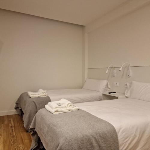 Una cama o camas en una habitación de Alojamientos Cando