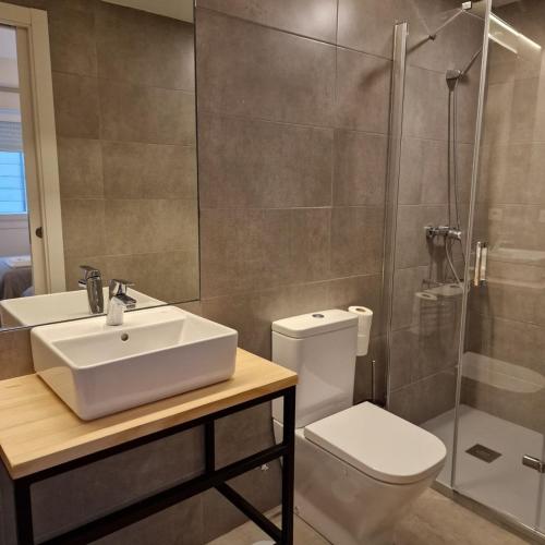Un baño de Alojamientos Cando