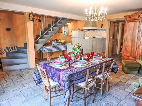 Dapur atau dapur kecil di Holiday Home Varenne by Interhome