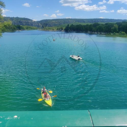 two people in kayaks on a large lake at Côté Verdon in Quinson