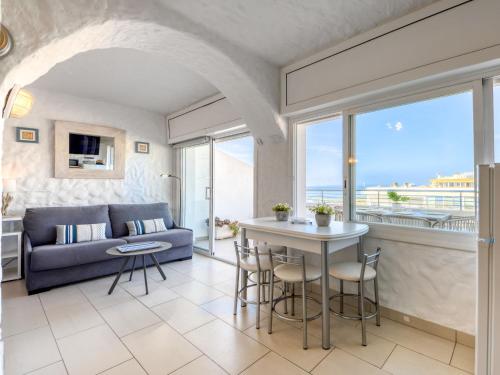 Posedenie v ubytovaní Apartment Roses Holiday Center-21 by Interhome