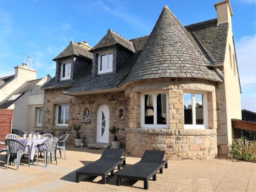 Holiday Home Ty Moutic by Interhome