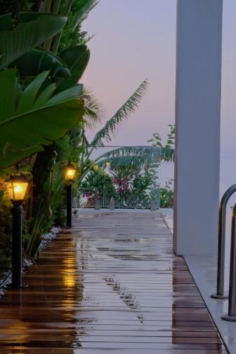 a walkway with lights on the side of a building at Villa Aleph-Kiralık Müstakil havuzlu lüx villa in Bodrum City
