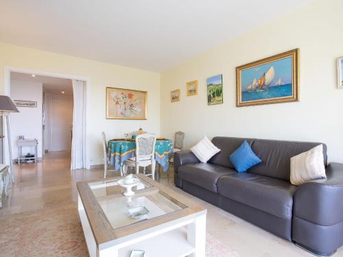 Apartment Les Pervenches by Interhome