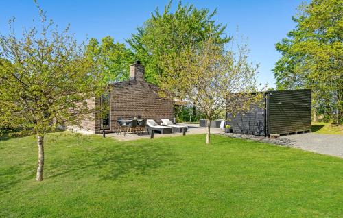an external view of a house with a garden at Stunning Home In Hadsund With Wifi in Hadsund