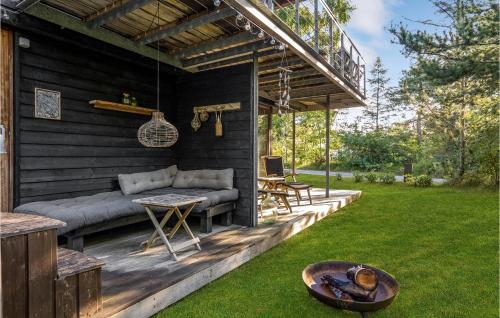 Jardín al aire libre en Gorgeous Home In Grenaa With Kitchen