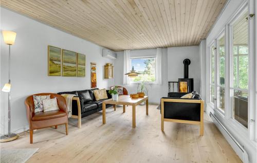 Posezení v ubytování Stunning Home In Hadsund With Kitchen