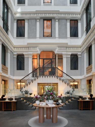 H10 Urquinaona Plaza