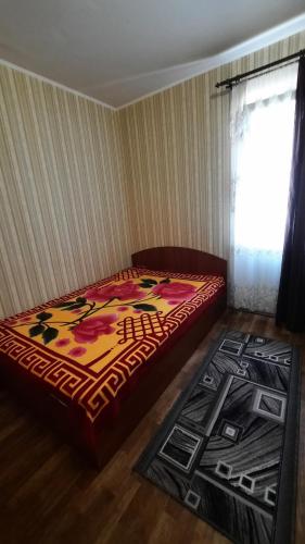 a bedroom with a bed and a rug on the floor at Otdykh u moria in Fontanka