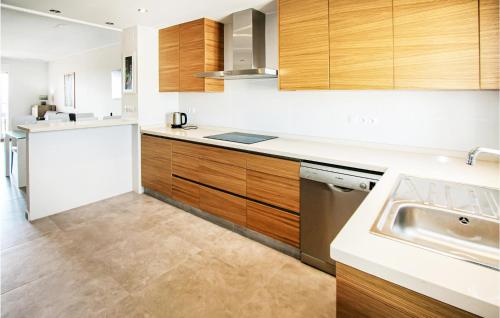 Cozy Apartment In Torrevieja With Sauna