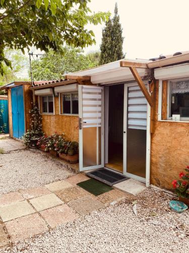 Photo de la galerie de l'établissement Terrain de loisirs avec mobilhome proche de la plage - V0824, à Vias