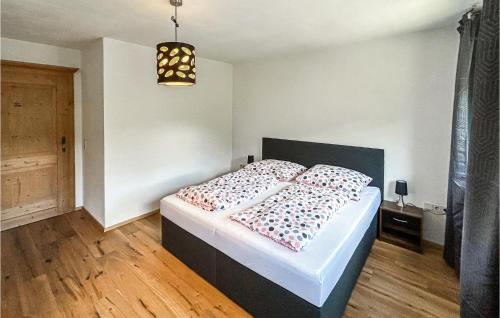 Una cama o camas en una habitación de Ferienwohnung - Roppen