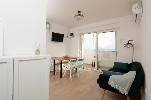 MODERN Flat MORE