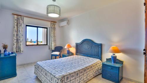 Giường trong phòng chung tại Manta Rota Mar Apartamento