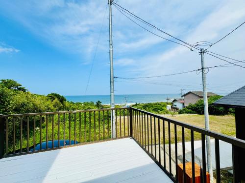 a balcony with a view of the ocean at Kamizawa Villa - BBQ x オーシャンビュー in Kumiage