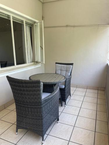 Ruang duduk di Stern self catering apartments