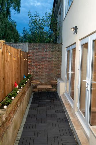 Basement Apartment photo 6