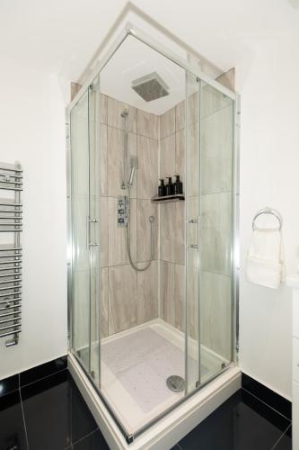 Basement Apartment photo 17