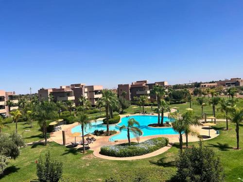 an aerial view of a swimming pool at a resort at Marrakech Golf City Prestigia 4 minutes du centre in Marrakech