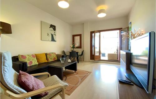 a living room with a couch and a tv at Amazing Apartment In Baños Y Mendigo in Baños y Mendigo