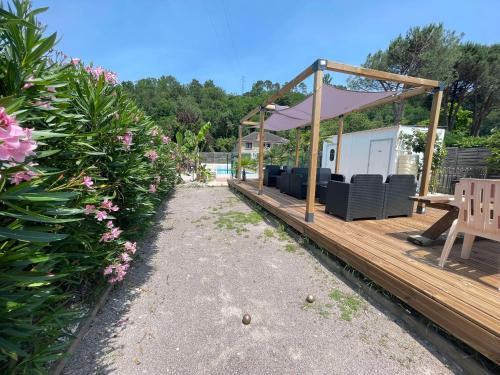 Zahrada ubytování Brit Hotel Brive La Gaillarde - Restaurant La Limousine