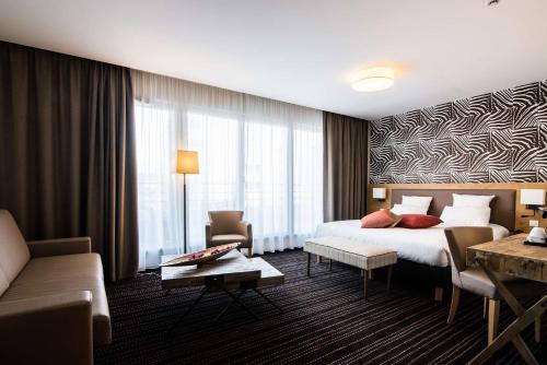 Postel nebo postele na pokoji v ubytování Le Lodge Brit Hotel Strasbourg Zenith