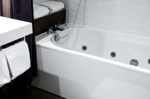 Ένα μπάνιο στο Le Lodge Brit Hotel Strasbourg Zenith