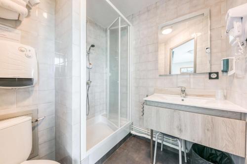 Koupelna v ubytování Brit Hotel Iroise Brest