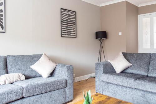 Et opholdsområde på 3 BDR House At Caledonia Luxe Stays Short Lets & Serviced Accommodation Falkirk