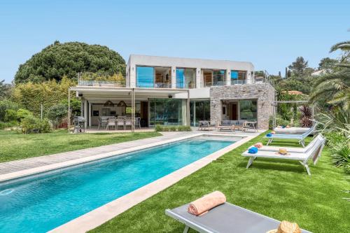 Photo de la galerie de l'établissement Villa Le Ponent - Piscine Privée - 8 Personnes, à La Croix-Valmer