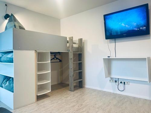 Televisyen dan/atau pusat hiburan di apartment,1,2,3