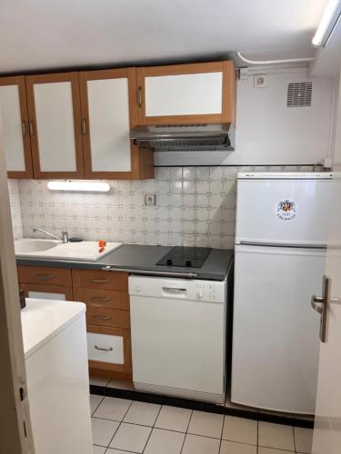 Photo de la galerie de l'établissement Charmant petit appartement avec sa terrasse privée, à Bayonne