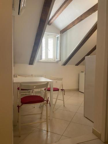 Фотография из галереи Lanai Apartment в городе Мокошица