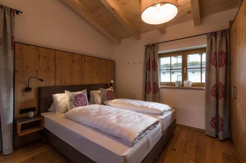 Ένα ή περισσότερα κρεβάτια σε δωμάτιο στο Nationalpark Chalet Weissspitze