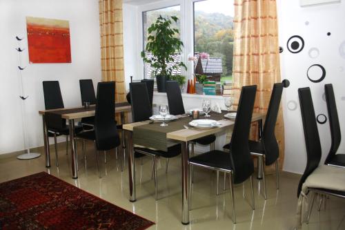 Posedenie v ubytovaní Guest House Vila Pod Lesom
