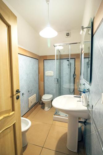a bathroom with a sink and a toilet and a shower at Villarios Castello in Villarios