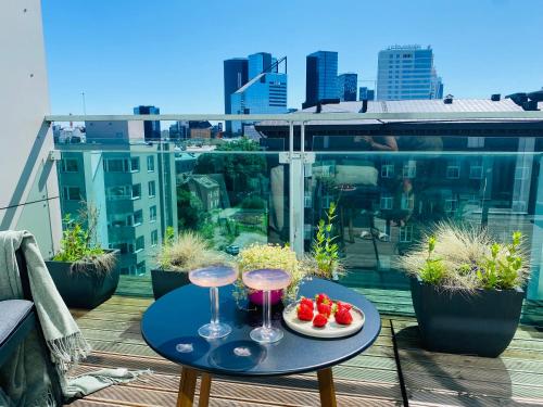 City Heart Apartment with a Sunny Rooftop Terrace