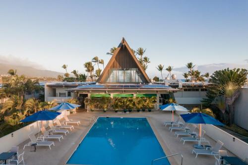 Bazén v ubytování Maui Beach Hotel nebo v jeho okolí