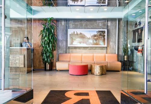 a living room with a couch and a table at Hotel Erwin Venice Beach in Los Angeles