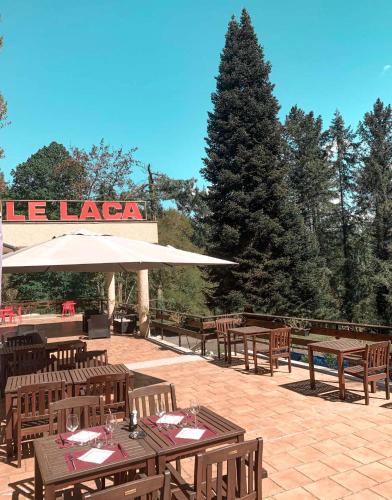 a group of tables and umbrellas on a patio at Garden & City Capvern-les-Bains in Capvern