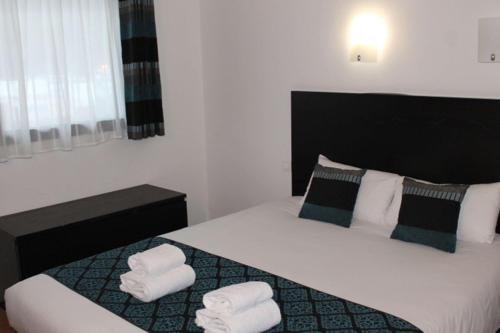 Postel nebo postele na pokoji v ubytování Brit Hotel MOTEL - Lyon L'Arbresle