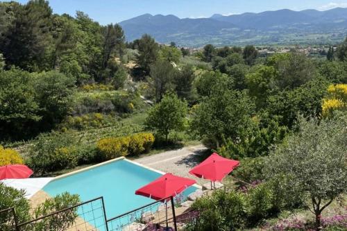 Mynd úr myndasafni af Spacious calm gite - 4 bedrooms, pool, view, pétanque í Vinsobres