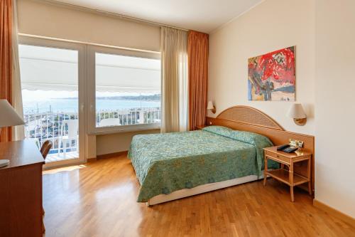 Postel nebo postele na pokoji v ubytování Hotel Scogliera