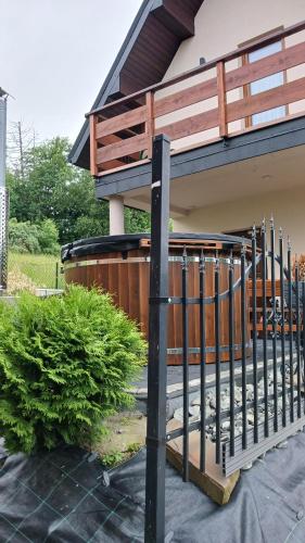 a black fence in front of a house at DOMKI NA WIERCHU in Biały Dunajec