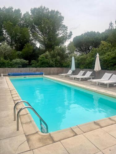 Photo de la galerie de l'établissement Les Calades - Piscine, Parc, Parking, à Arles