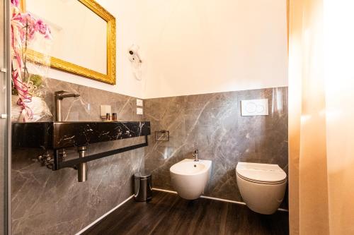 Ένα μπάνιο στο Amy Rooms
