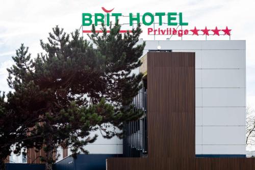 a building with a britt hotel sign on it at Brit Hotel Privilège Paris Rosny-sous-Bois in Rosny-sous-Bois