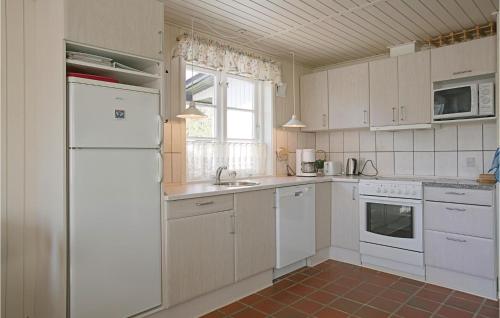 a kitchen with white appliances and a window at Bedstes Hus in Vester Sømarken