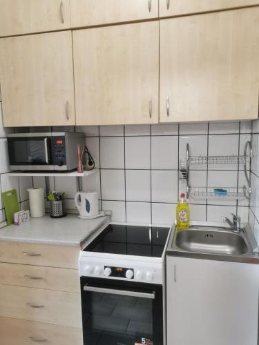 Una cocina o zona de cocina en Jackquaters