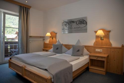 Postel nebo postele na pokoji v ubytování Hotel Gasthof Alter Wirt